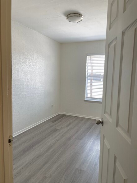 Building Photo - 8337 Clifford St