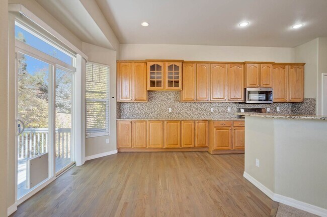 Building Photo - Main Level Living in Pine Creek...Views ar...