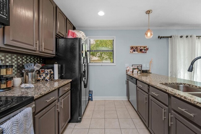 Building Photo - 326 Goldenrod Ct