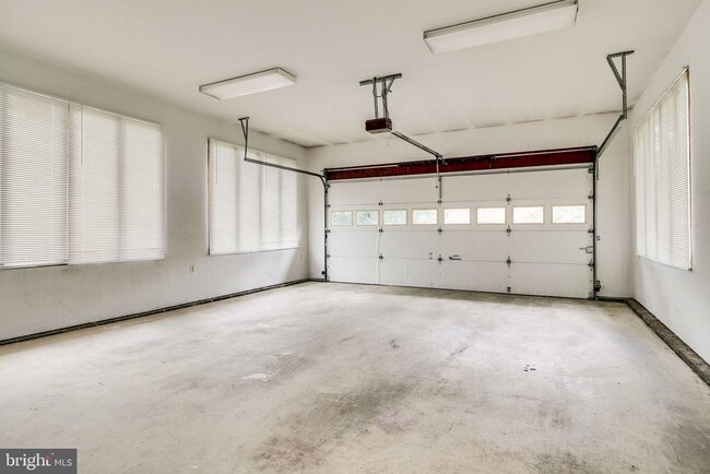 Building Photo - 6525 Byrnes Dr