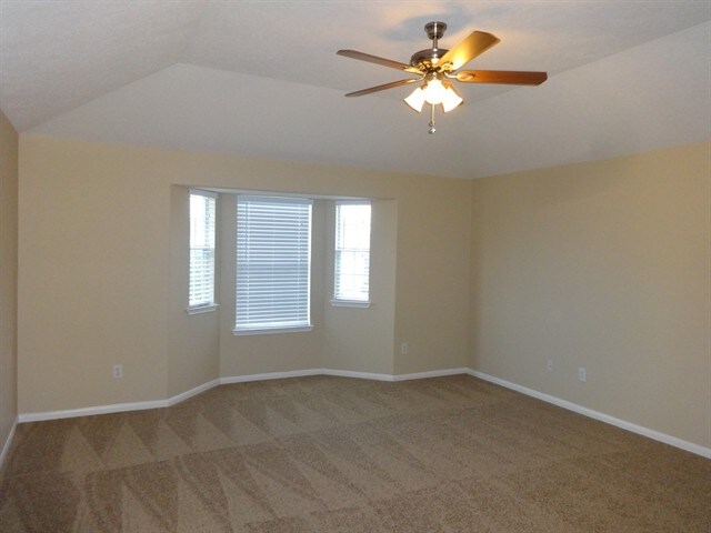 Building Photo - 9031 Ferndale View Dr