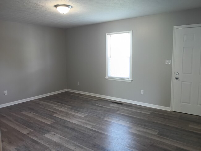 Building Photo - 201 Dove Dr
