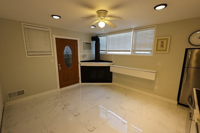 Building Photo - 235 Savin Hill Ave
