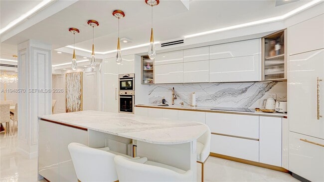 Building Photo - 16711 Collins Ave