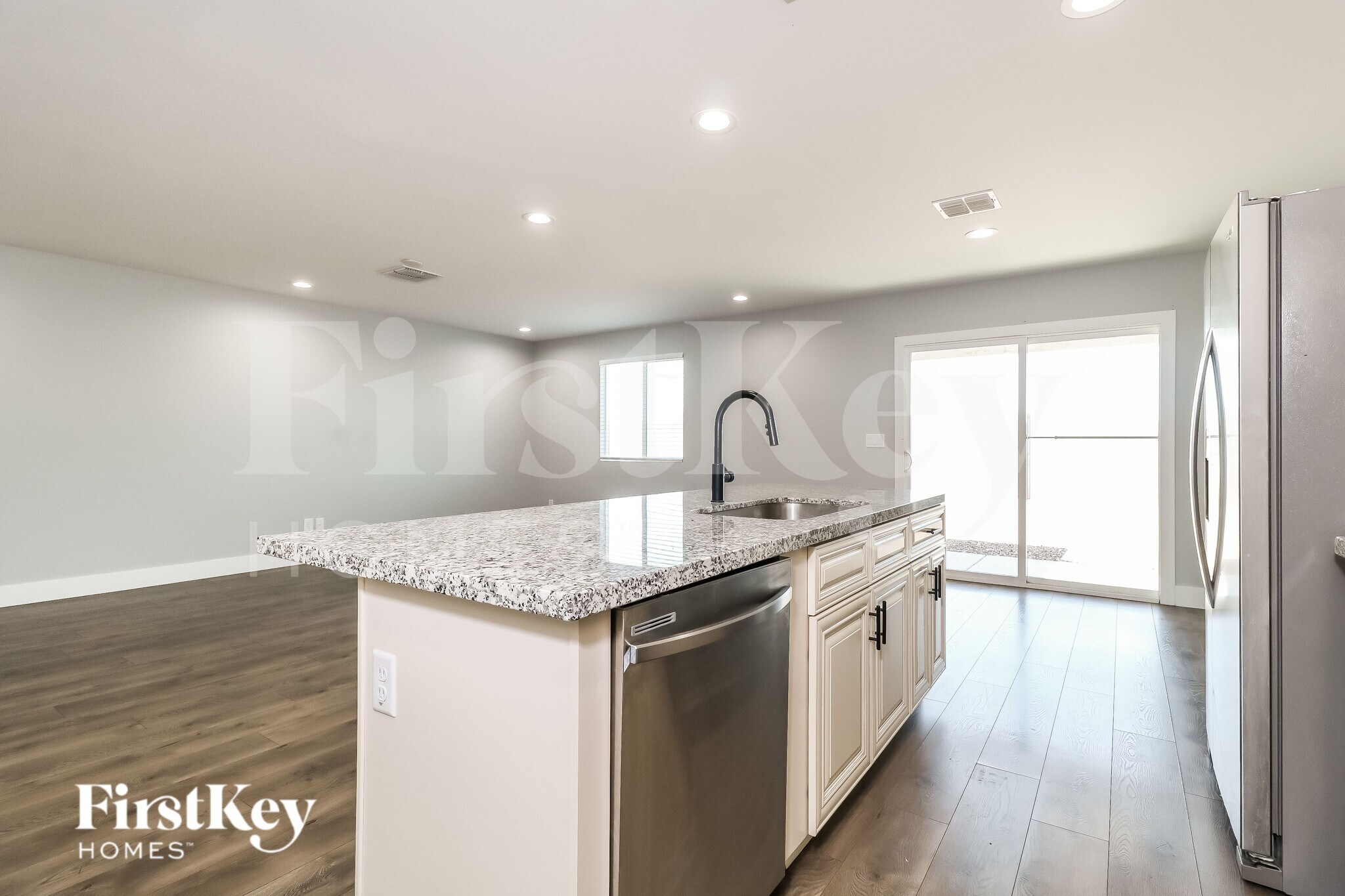 Building Photo - 3858 W Tamarisk Ave