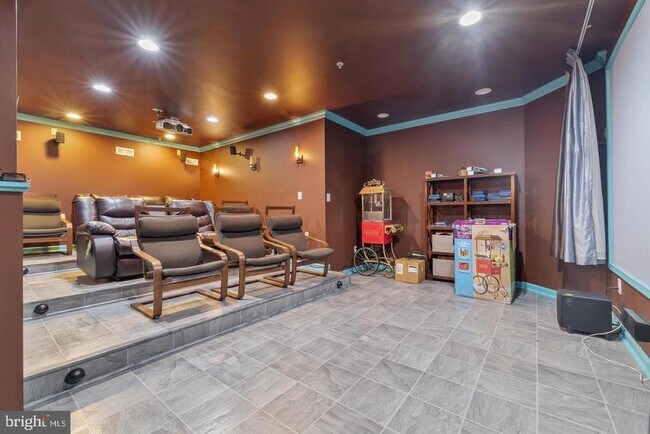 Building Photo - 15303 Glastonbury Way