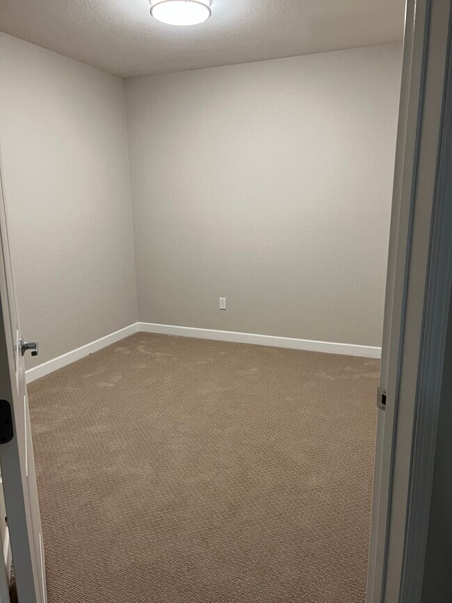 Building Photo - 1155 Ford Rd