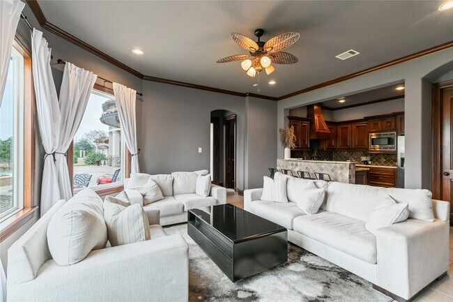 Building Photo - 22 Post Shadow Estate Dr