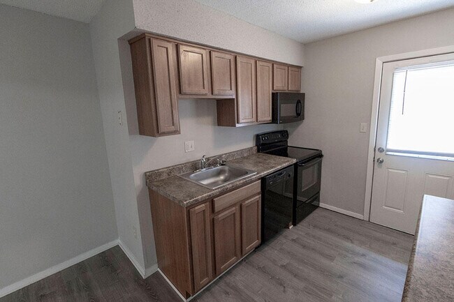 Building Photo - 211 Wheaton Ct