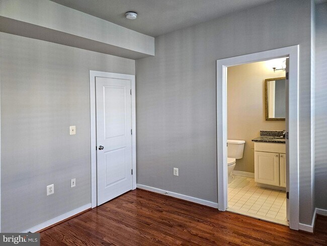 Building Photo - 12 S Regester St