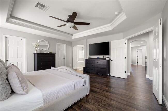 Building Photo - Luxurious, Exceptional Entertaining 5 Bedroom Home Featuring Expansive Indoor-Outdoor Living