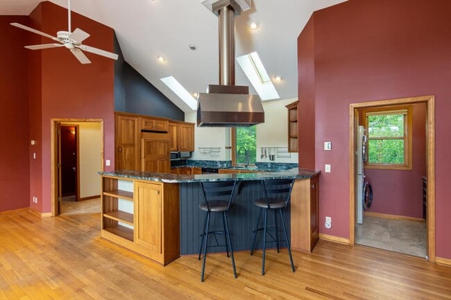 Building Photo - 348 Winding Ridge