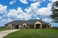 Building Photo - 527 Lily Ln