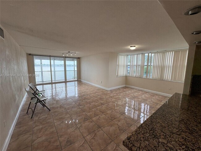 Building Photo - 1075 NE Miami Gardens Dr
