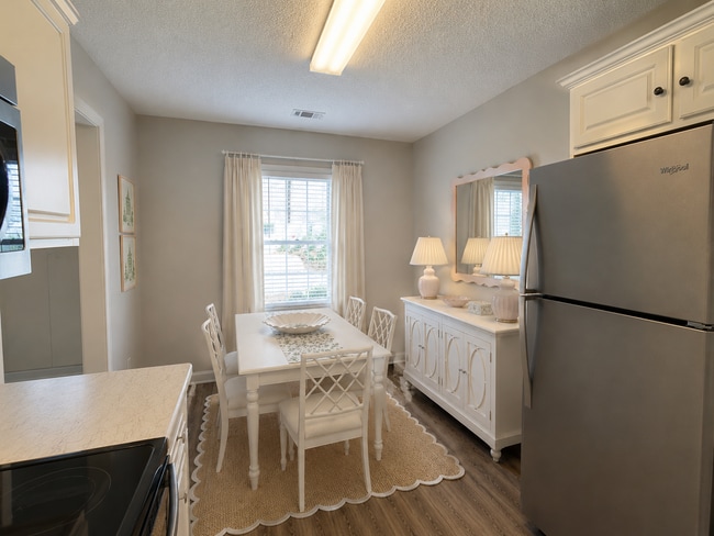 Building Photo - 547 Deerchase Ct
