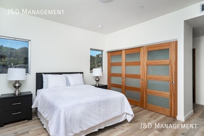 Building Photo - 3333 Reynard Way