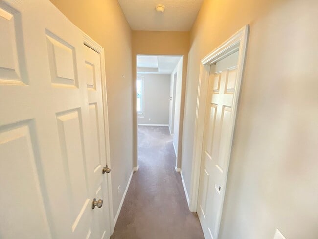 Building Photo - WINDERMERE TRAILS - 3BR/2.5BA PLUS DEN - WALK TO THE PARK