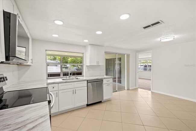 Building Photo - 7751 Cherrytree Ln