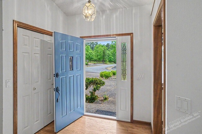 Building Photo - East Gate Area | Home | Unfurnished
