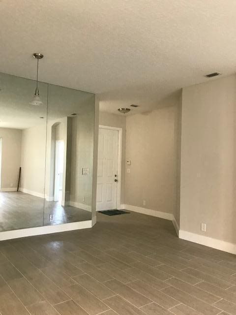 Building Photo - 10914 Oak Bend Way