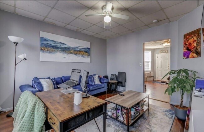 Building Photo - 128 W 20th St