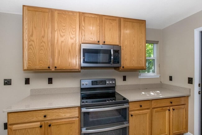 Building Photo - Spacious Patio Home 3 Bed 3 Bath