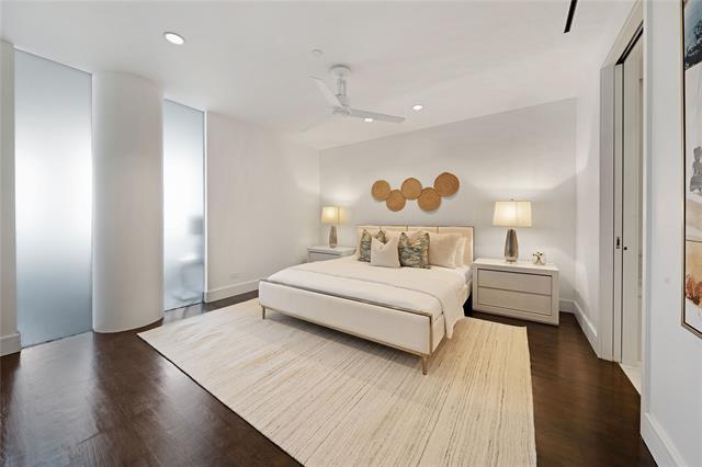 Building Photo - 2408 Victory Park Ln