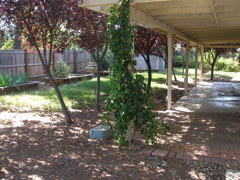 Building Photo - 3945 Travona St