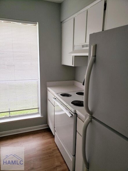 Building Photo - 991 Live Oak Dr