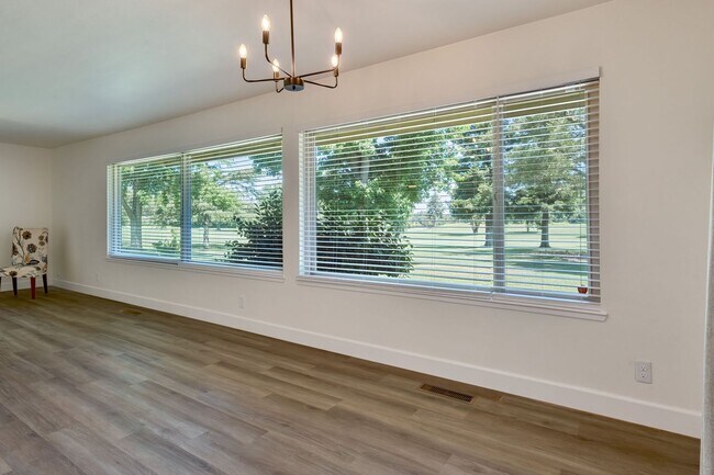 Building Photo - Renovated 2 Bedroom Condo Located on the F...
