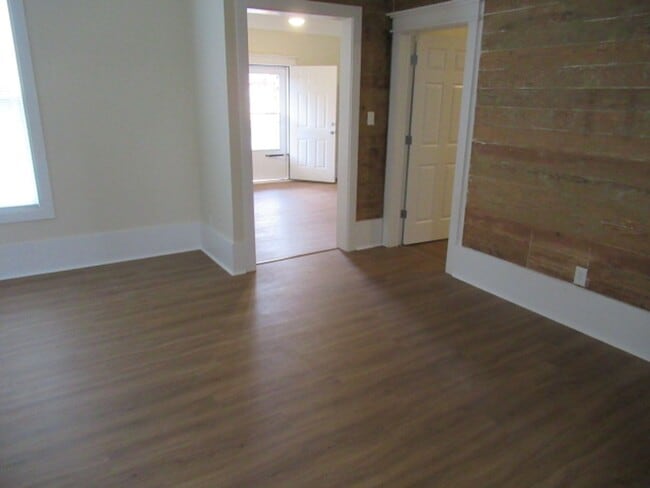 Building Photo - 609 N Aycock St