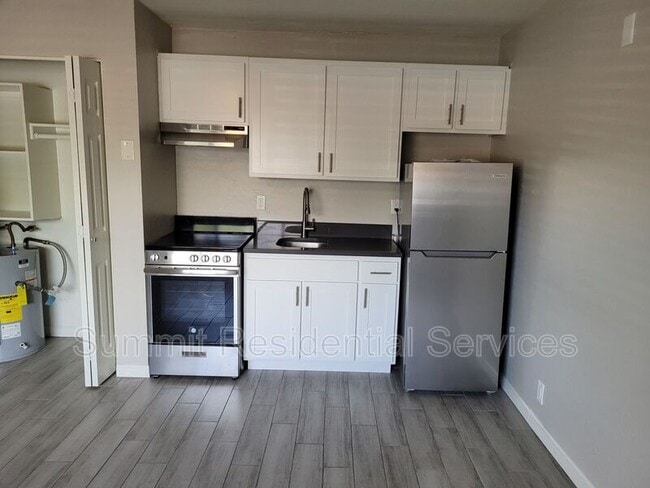 Primary Photo - 2497 N Park Ave