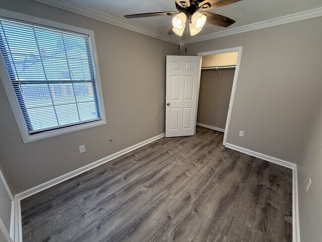 Building Photo - 1537 Boxwood St