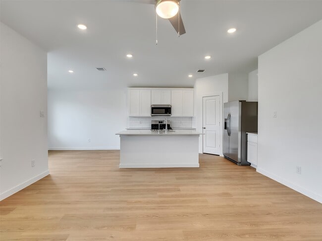 Building Photo - 9011 Serene Hvn Dr
