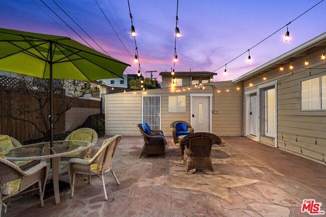 Building Photo - 607 N Gramercy Pl