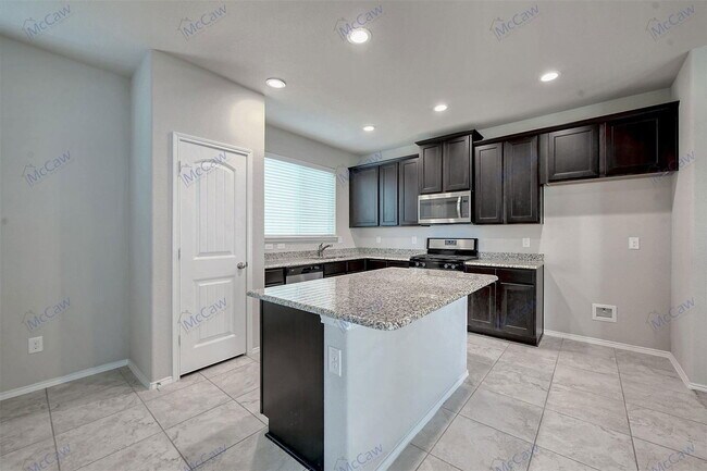 Building Photo - 1504 Emerald Tree Pl