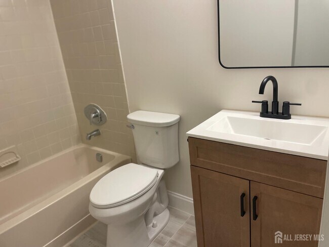 Building Photo - 414 Ravens Crest Dr