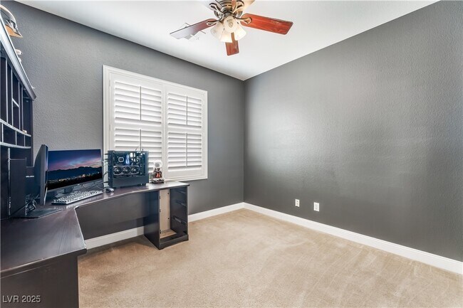 Building Photo - 1005 Windwalker Ave