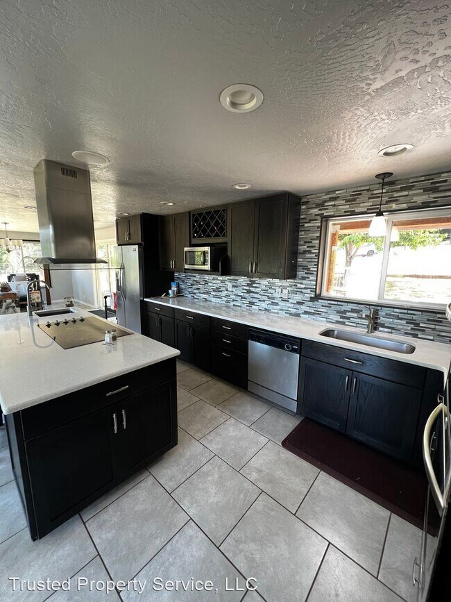 4 br, 2 bath House 83011 Clayton Road 83011 Clayton Rd Creswell OR