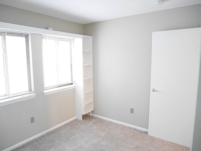 Building Photo - Columbia Contemporary Charmer in a Prime L...