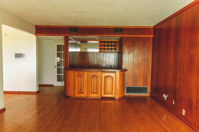 Building Photo - Los Feliz/Hollywood Hills AMAZING 6 Bed/4 ...
