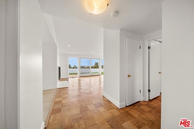 Building Photo - 27041 Whitestone Rd