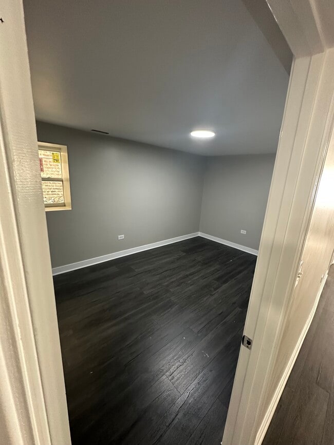 Building Photo - 5724 S May St