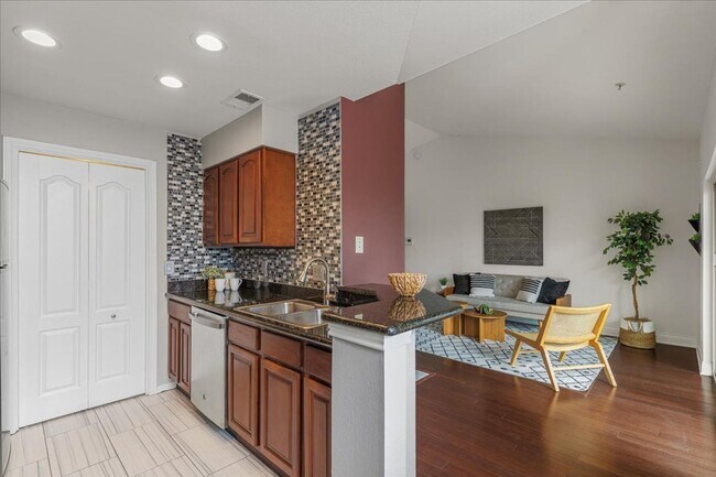 Building Photo - $1,650/mo – 2BR/1BA Condo in Northwest Austin with Stone Fireplace & Balcony