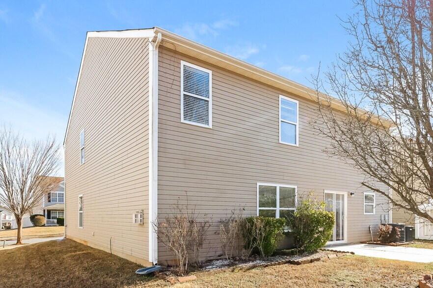 Building Photo - 941 Silverberry St