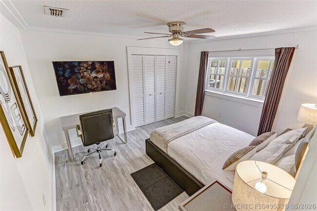Building Photo - 16643 Redwood Way