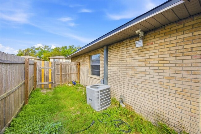 Building Photo - 2218 Brandy Pl