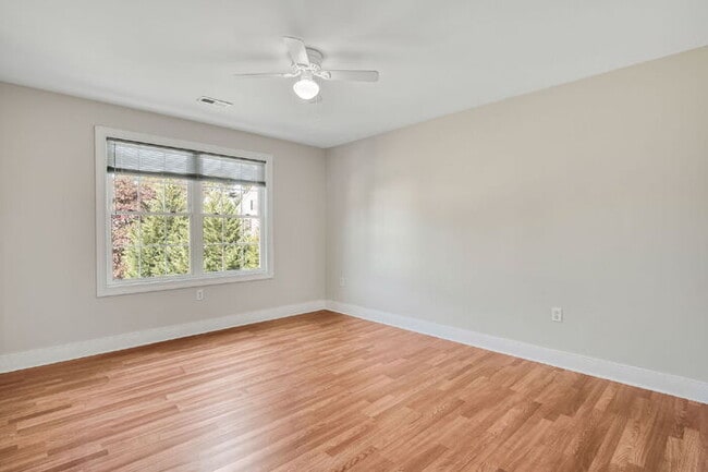 Building Photo - 5001 Dampier Ct