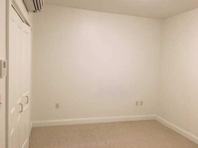 Building Photo - 875 Elm St