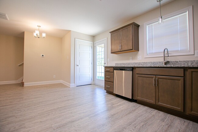 Building Photo - Pet Friendly Three Bedroom!